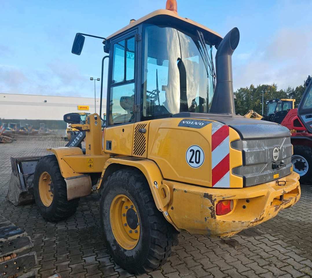 Volvo L30G Radlader mit Klappschaufel - Fadrom me goma: foto 2 Volvo L30G Radlader mit Klappschaufel - Fadrom me goma: foto 2