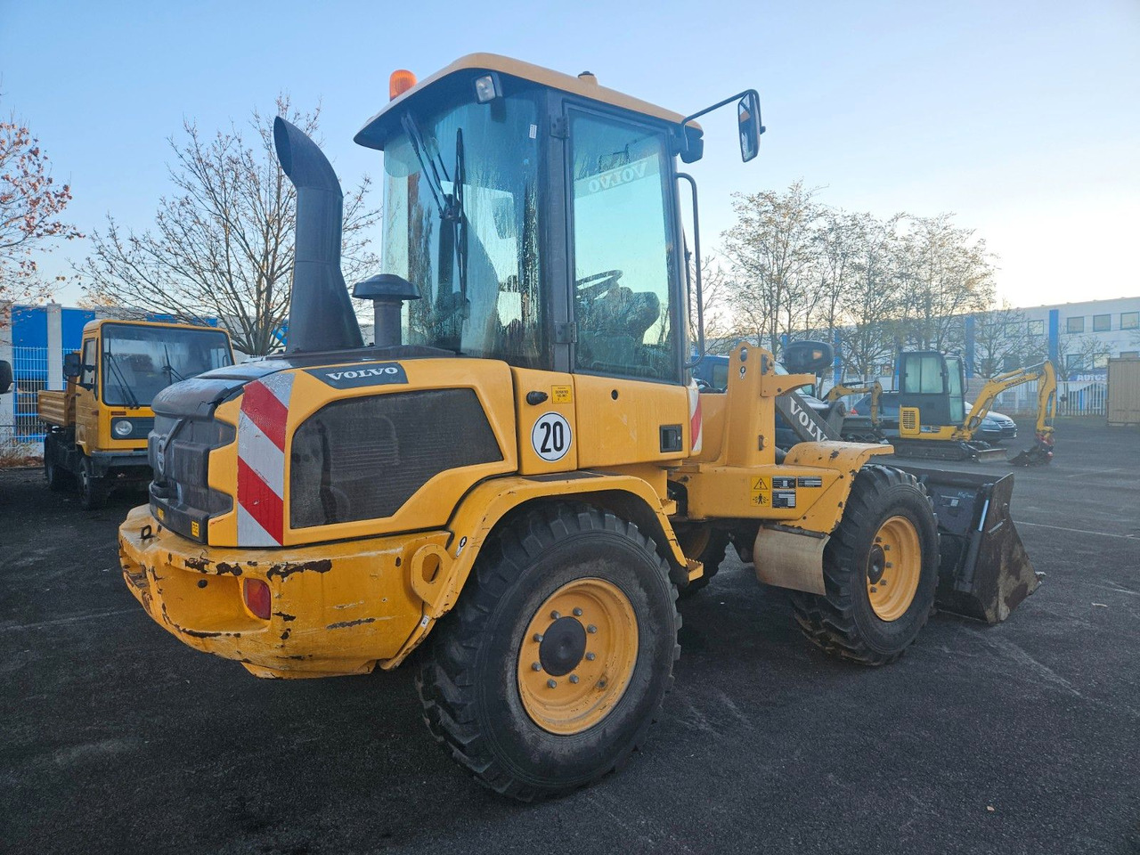 Volvo L30G Radlader mit Klappschaufel - Fadrom me goma: foto 3 Volvo L30G Radlader mit Klappschaufel - Fadrom me goma: foto 3