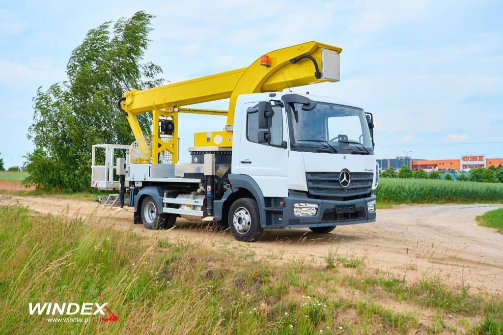 Palfinger P 300 KS - Platformë ajrore e montuar në kamion: foto 1 Palfinger P 300 KS - Platformë ajrore e montuar në kamion: foto 1