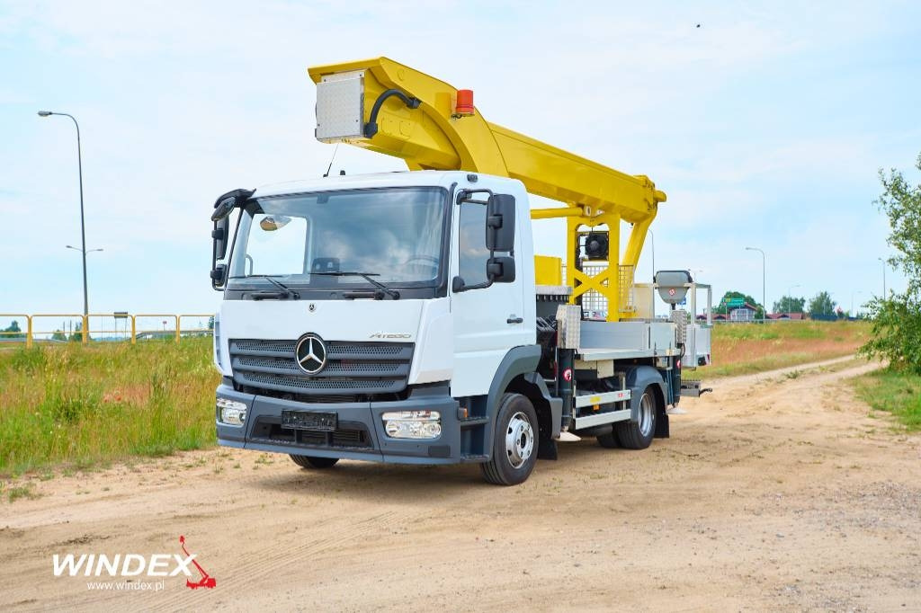 Palfinger P 300 KS - Platformë ajrore e montuar në kamion: foto 1 Palfinger P 300 KS - Platformë ajrore e montuar në kamion: foto 1