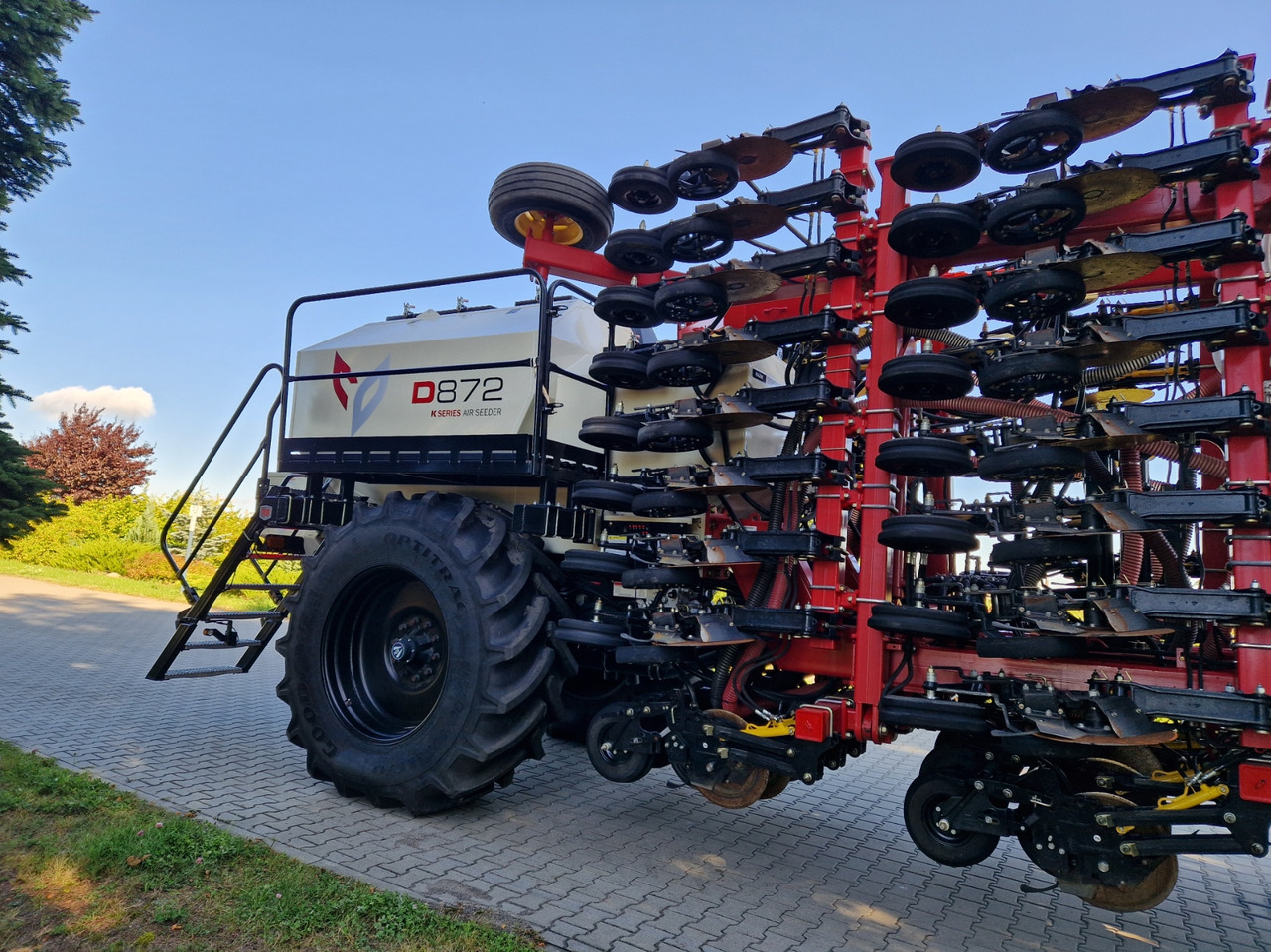 Bourgault CD 872-8 - Mbjellëse në radhë: foto 5 Bourgault CD 872-8 - Mbjellëse në radhë: foto 5