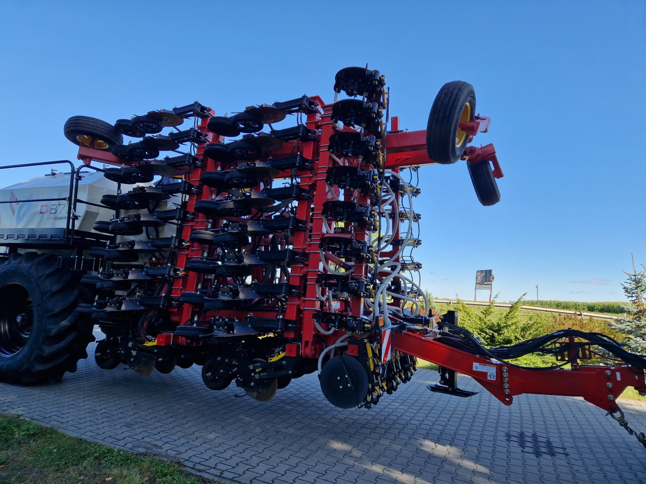 Bourgault CD 872-8 - Mbjellëse në radhë: foto 4 Bourgault CD 872-8 - Mbjellëse në radhë: foto 4