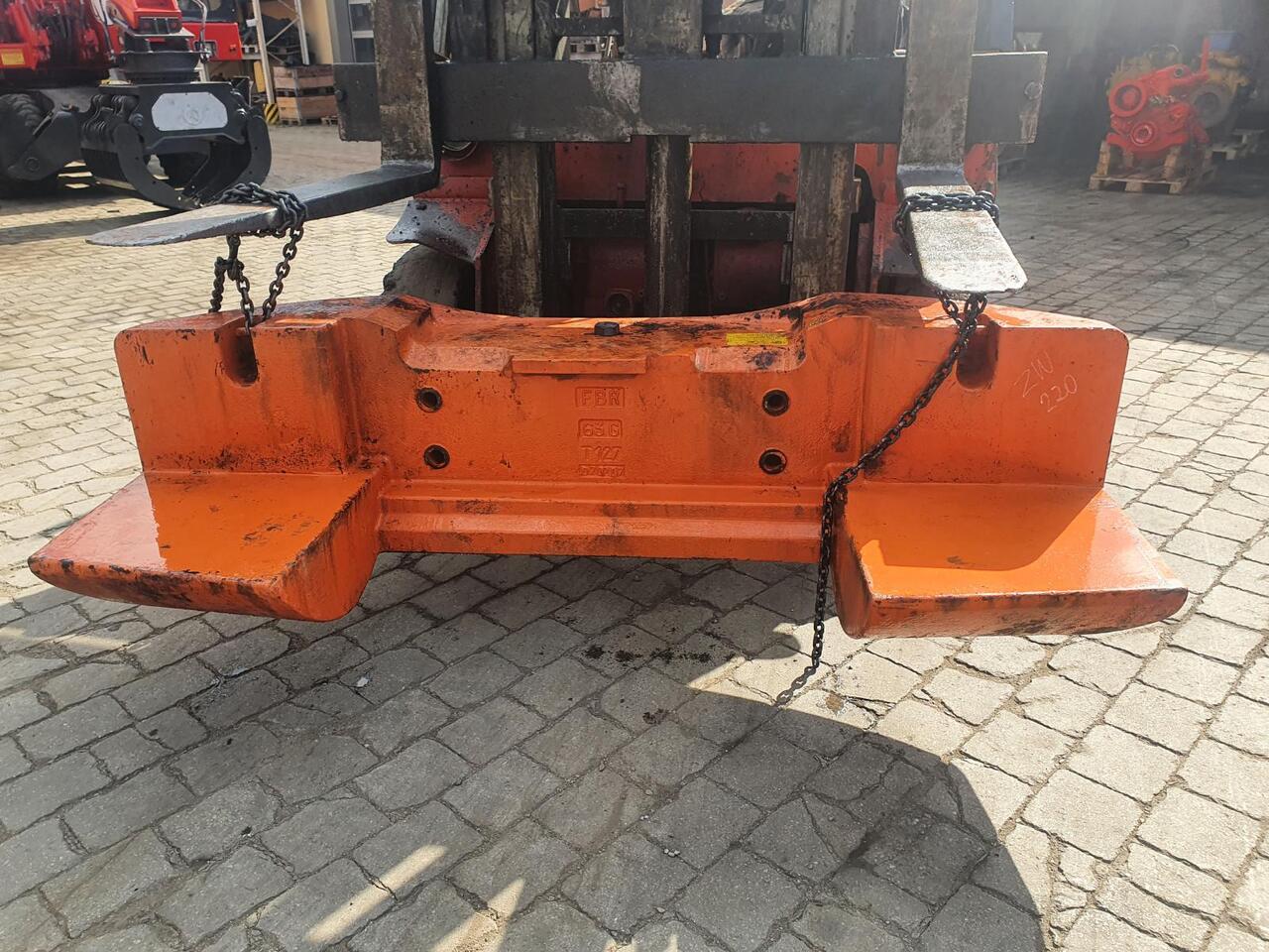 Hitachi ZW 220 - Kundërpeshë për Fadrom me goma: foto 1 Hitachi ZW 220 - Kundërpeshë për Fadrom me goma: foto 1