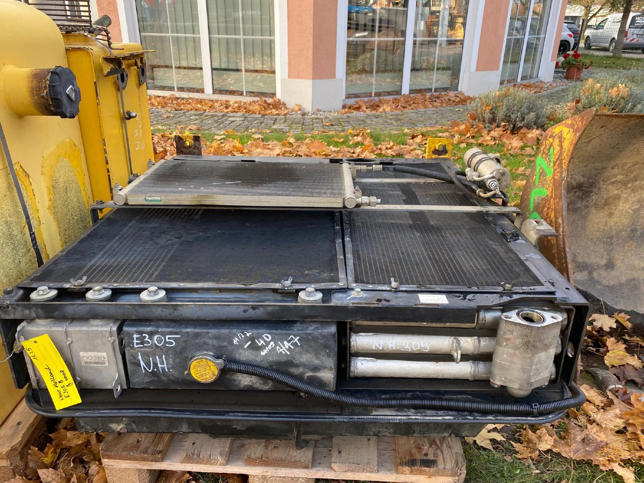 Holland E 305 - Sistemi i ftohjes për Makineri ndërtimi: foto 3 Holland E 305 - Sistemi i ftohjes për Makineri ndërtimi: foto 3