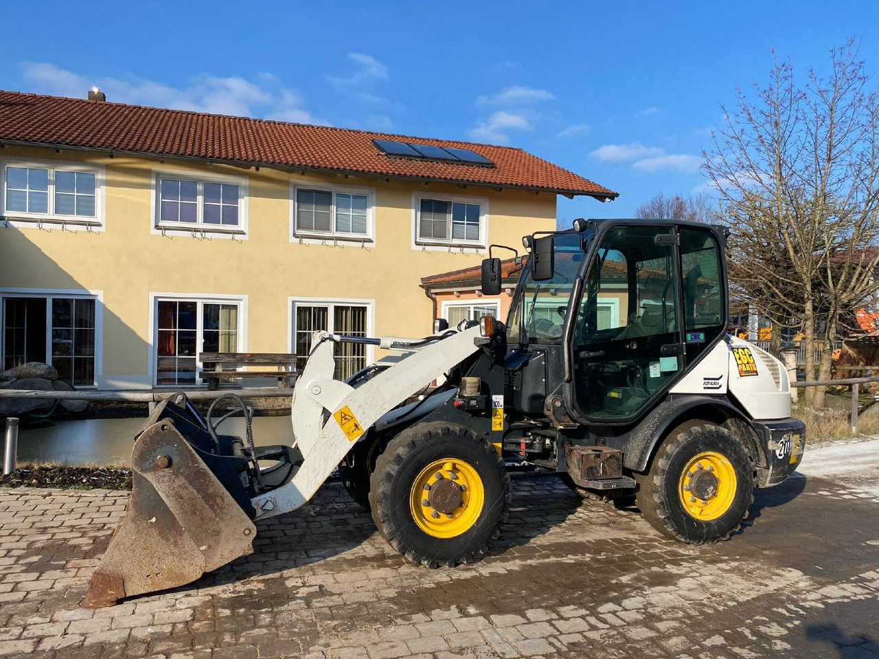 Fadrom me goma Komatsu WA 70-7: foto 6