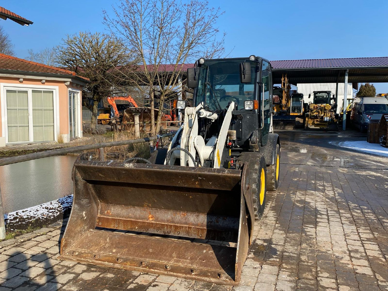 Fadrom me goma Komatsu WA 70-7: foto 8