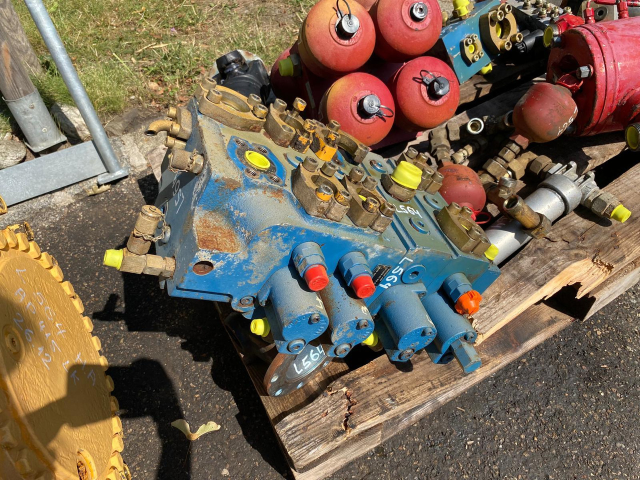 Liebherr L564 - Valvula hidraulike për Makineri ndërtimi: foto 1 Liebherr L564 - Valvula hidraulike për Makineri ndërtimi: foto 1