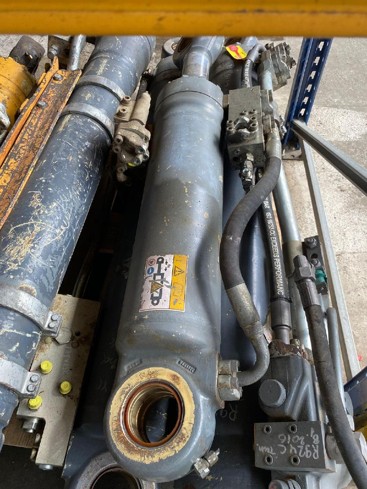 Liebherr R 924 C - Cilindri hidraulik për Makineri ndërtimi: foto 1 Liebherr R 924 C - Cilindri hidraulik për Makineri ndërtimi: foto 1