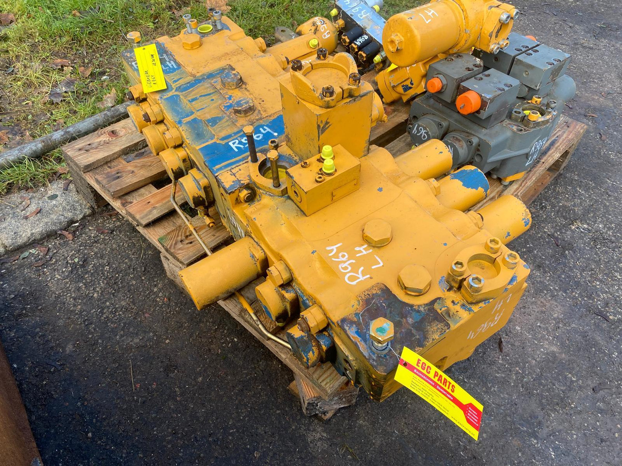 Liebherr R 964 B LIT - Valvula hidraulike për Makineri ndërtimi: foto 1 Liebherr R 964 B LIT - Valvula hidraulike për Makineri ndërtimi: foto 1