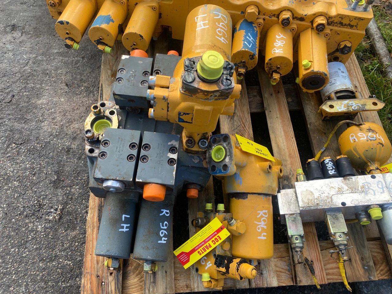 Liebherr R 964 B LIT - Valvula hidraulike për Makineri ndërtimi: foto 2 Liebherr R 964 B LIT - Valvula hidraulike për Makineri ndërtimi: foto 2