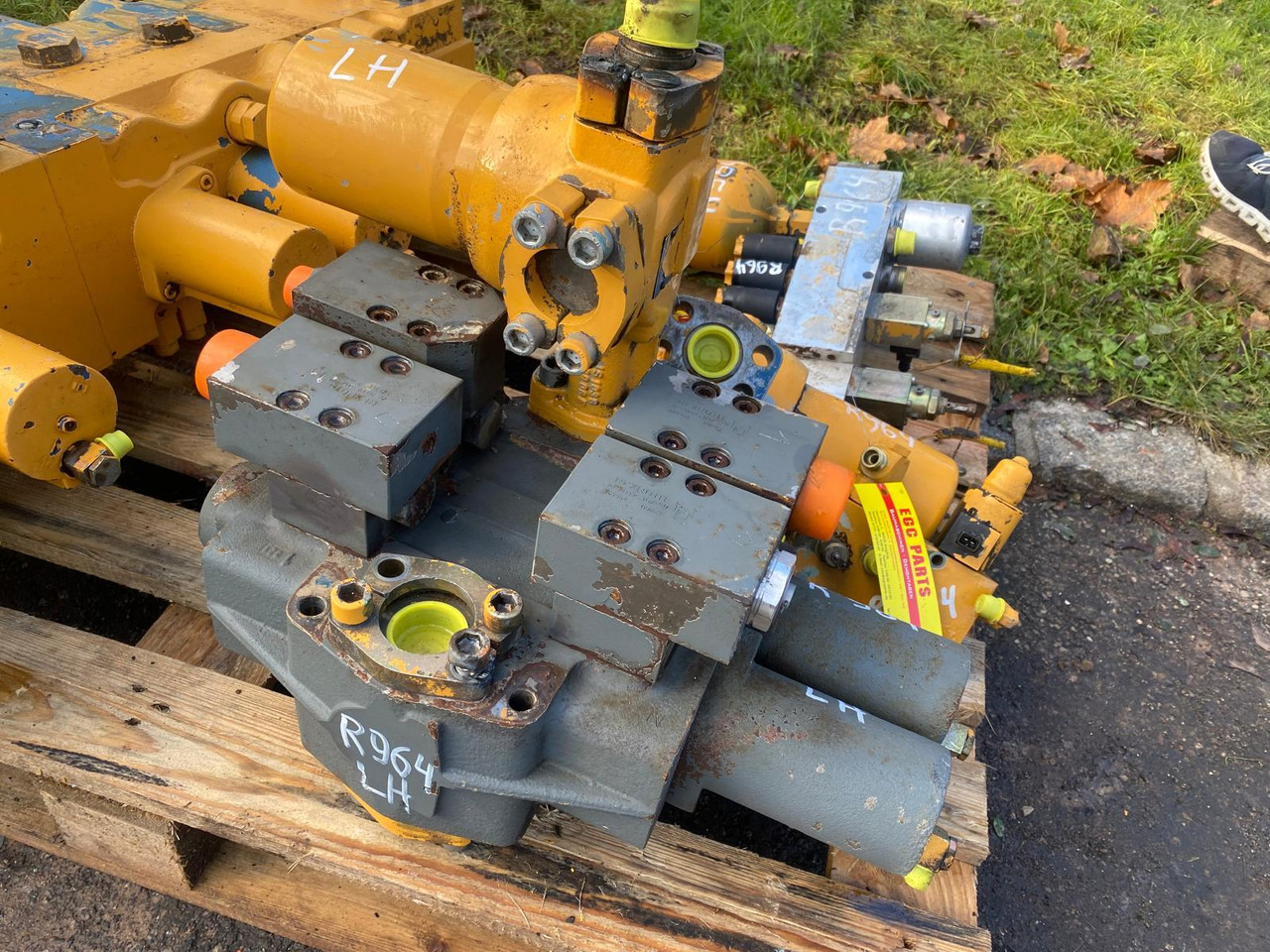 Liebherr R 964 B LIT - Valvula hidraulike për Makineri ndërtimi: foto 4 Liebherr R 964 B LIT - Valvula hidraulike për Makineri ndërtimi: foto 4