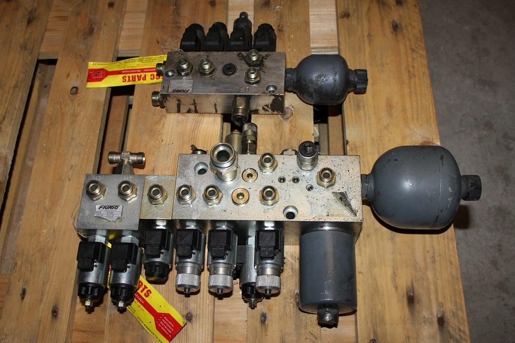 O&K MH Plus , New Holland - Valvula hidraulike për Ekskavator me goma: foto 1 O&K MH Plus , New Holland - Valvula hidraulike për Ekskavator me goma: foto 1