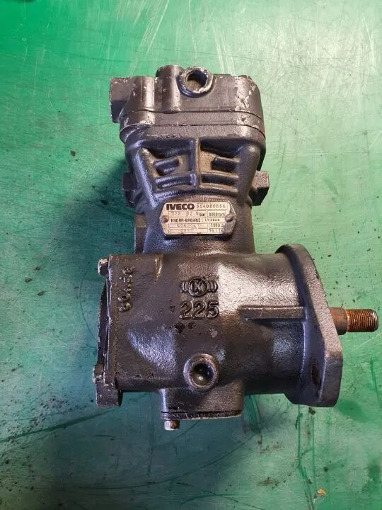 Kompresor Powietrza, Sprężarka Iveco Stralis Eurocargo LK3840 , LK3840 - Kompresori i ajrit të frenave për Kamioni: foto 1 Kompresor Powietrza, Sprężarka Iveco Stralis Eurocargo LK3840 , LK3840 - Kompresori i ajrit të frenave për Kamioni: foto 1