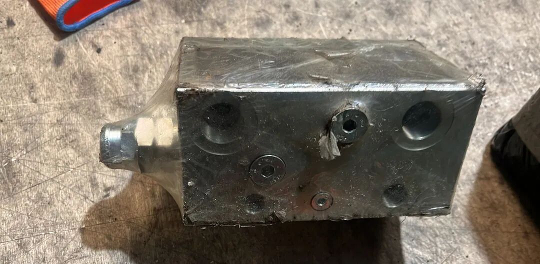 Rexroth Flow Divider R930062425 - Valvul frenave për Kamioni: foto 3 Rexroth Flow Divider R930062425 - Valvul frenave për Kamioni: foto 3