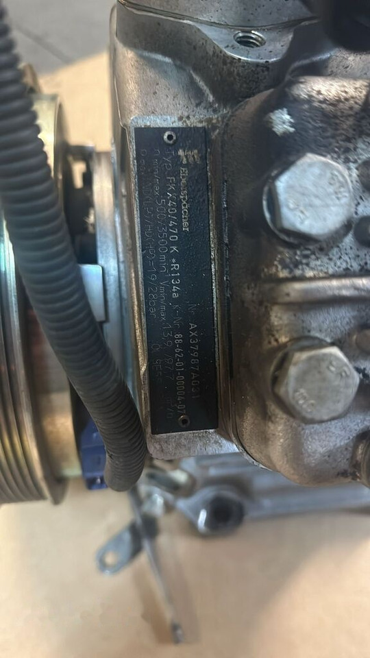 Sprężarka kompresor klimatyzacji Bock Eberspacher FKX40/470K 8862010000407 - Kompresor A/C për Kamioni: foto 4 Sprężarka kompresor klimatyzacji Bock Eberspacher FKX40/470K 8862010000407 - Kompresor A/C për Kamioni: foto 4