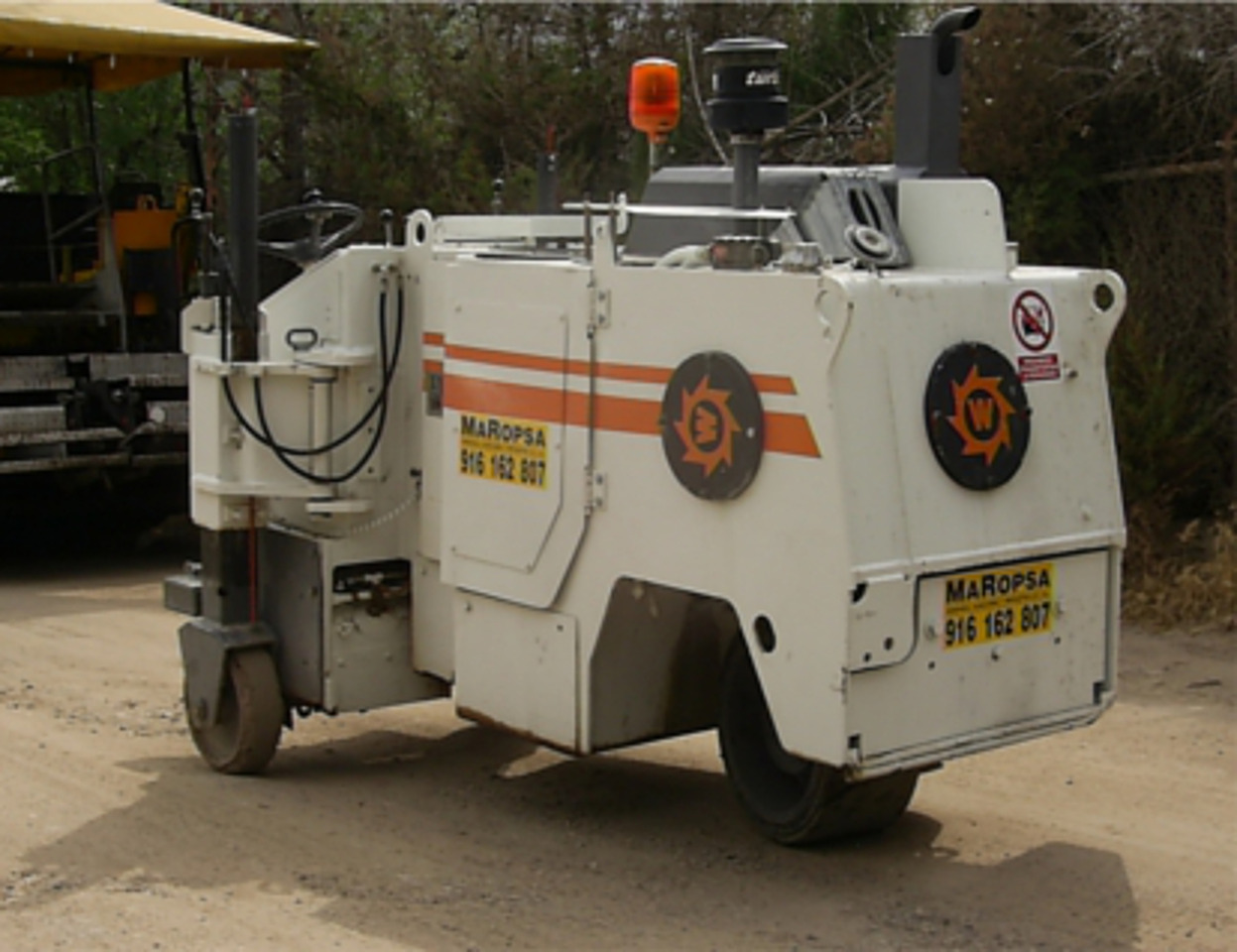 Fresadora de asfalto Wirtgen W 350 - Frezë asfalti: foto 1 Fresadora de asfalto Wirtgen W 350 - Frezë asfalti: foto 1