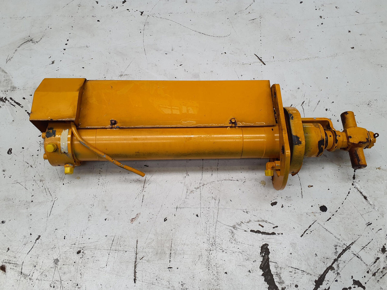 FAUN ATF 45-3 counterweight cylinder - Cilindri hidraulik për Vinç: foto 1 FAUN ATF 45-3 counterweight cylinder - Cilindri hidraulik për Vinç: foto 1