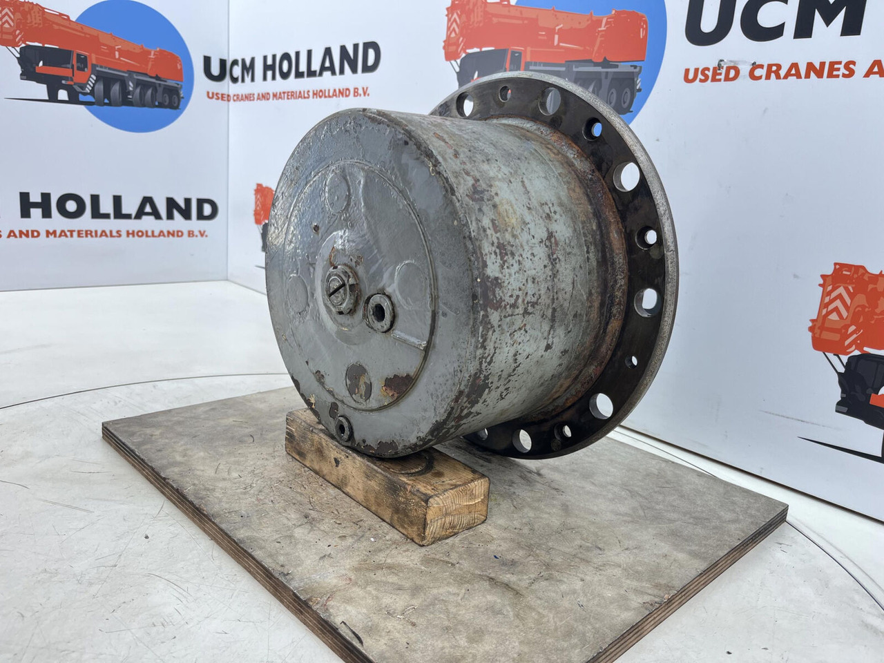 Krupp KMK 8350 planetary gear 22-25-74-40-4pl-H185-46 - Transmisioni përfundimtar për Autovinç: foto 2 Krupp KMK 8350 planetary gear 22-25-74-40-4pl-H185-46 - Transmisioni përfundimtar për Autovinç: foto 2