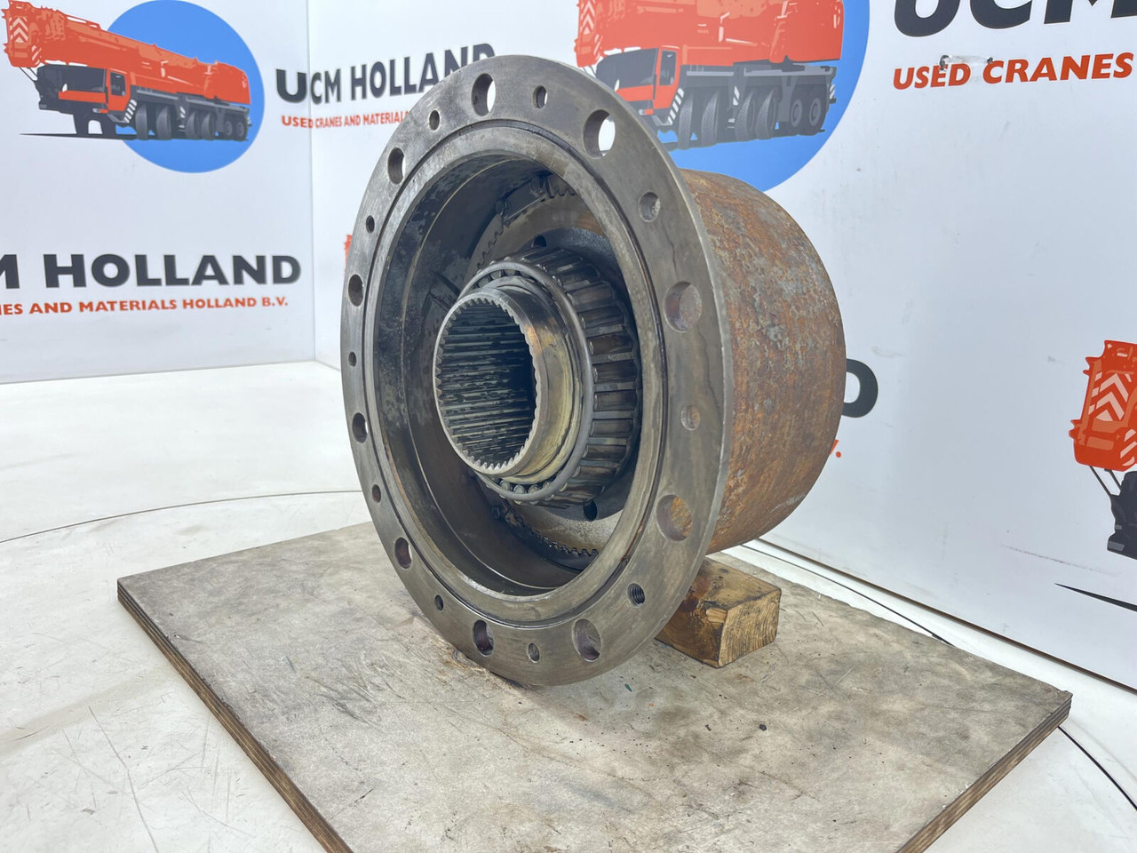 Krupp KMK 8350 planetary gear 22-25-74-40-4pl-H185-46 - Transmisioni përfundimtar për Autovinç: foto 3 Krupp KMK 8350 planetary gear 22-25-74-40-4pl-H185-46 - Transmisioni përfundimtar për Autovinç: foto 3
