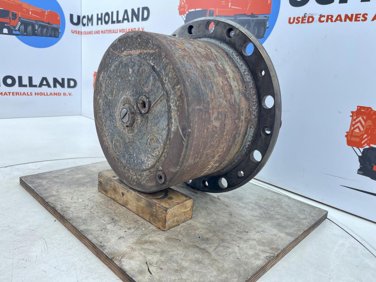 Krupp KMK 8350 planetary gear 22-25-74-40-4pl-H185-46 - Transmisioni përfundimtar për Autovinç: foto 2 Krupp KMK 8350 planetary gear 22-25-74-40-4pl-H185-46 - Transmisioni përfundimtar për Autovinç: foto 2