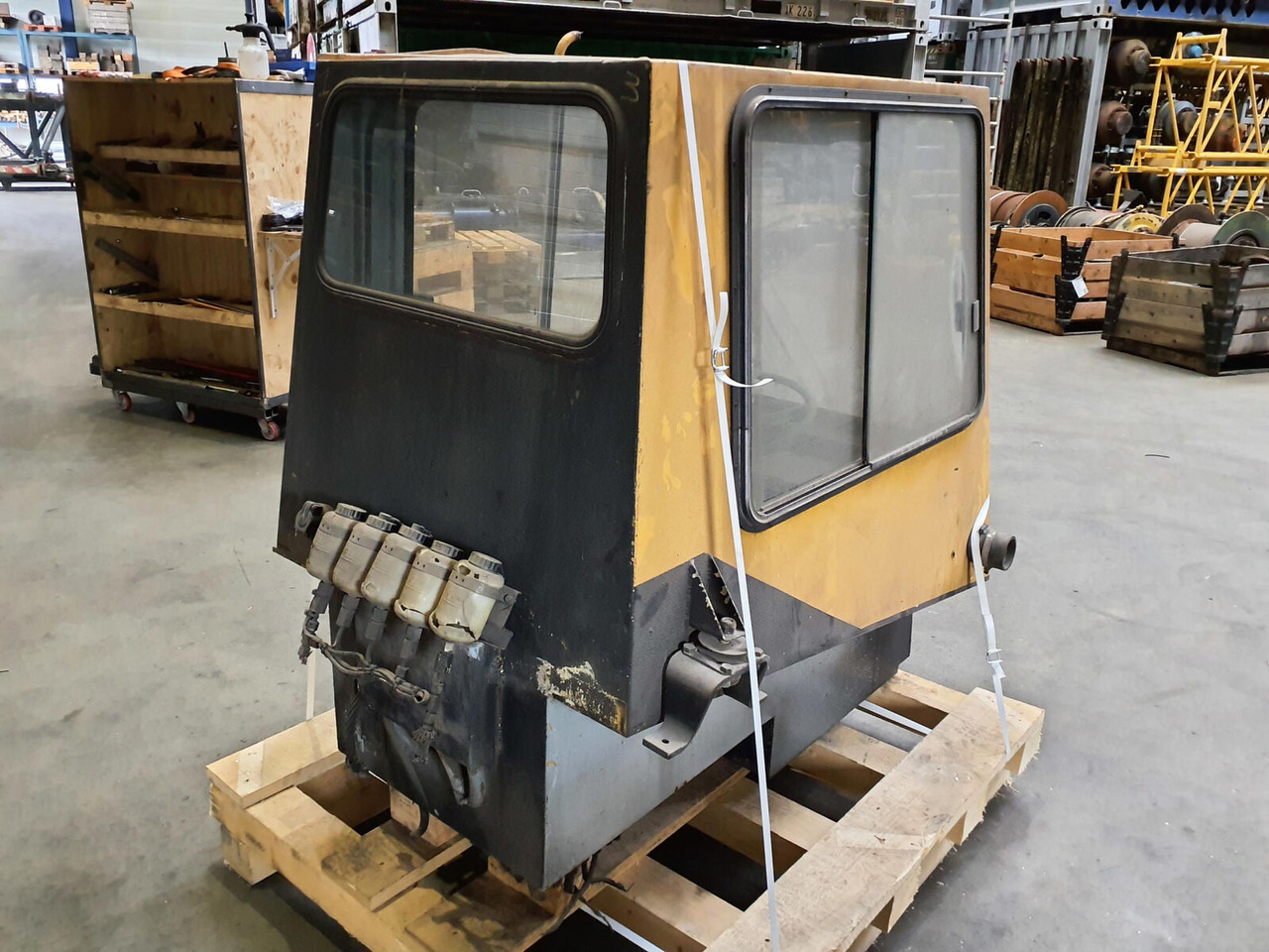 Liebherr LTM 1030 lower cabin - Kabinë për Autovinç: foto 4 Liebherr LTM 1030 lower cabin - Kabinë për Autovinç: foto 4