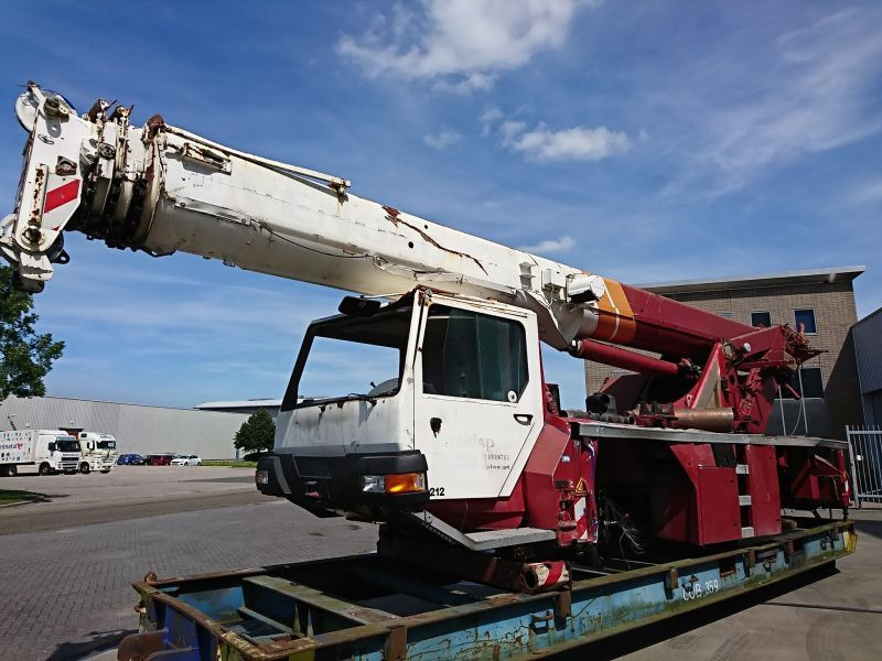 Liebherr LTM 1040-2.1 - Autovinç: foto 1 Liebherr LTM 1040-2.1 - Autovinç: foto 1
