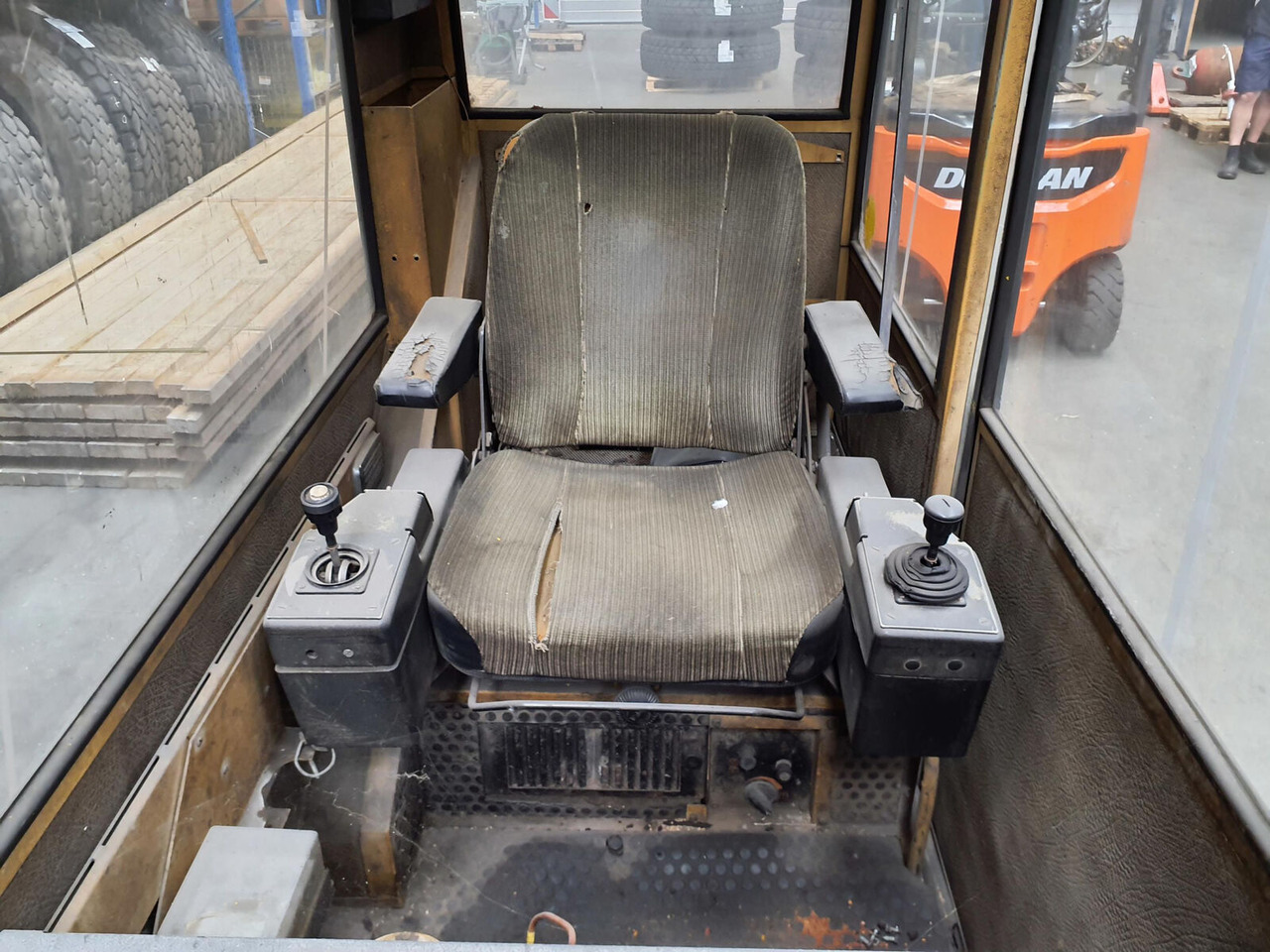 Liebherr LTM 1140 upper cabin - Kabinë për Autovinç: foto 5 Liebherr LTM 1140 upper cabin - Kabinë për Autovinç: foto 5