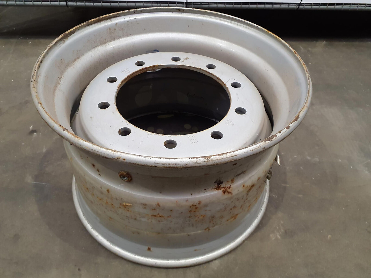 Rim 425/65R22.5 10 9.6 1p - Bandazh për Vinç: foto 1 Rim 425/65R22.5 10 9.6 1p - Bandazh për Vinç: foto 1