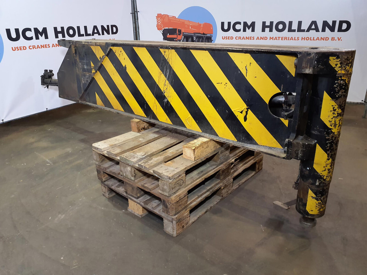 Terex AC 100 outrigger beam complete rear - Pezullimi për Autovinç: foto 1 Terex AC 100 outrigger beam complete rear - Pezullimi për Autovinç: foto 1