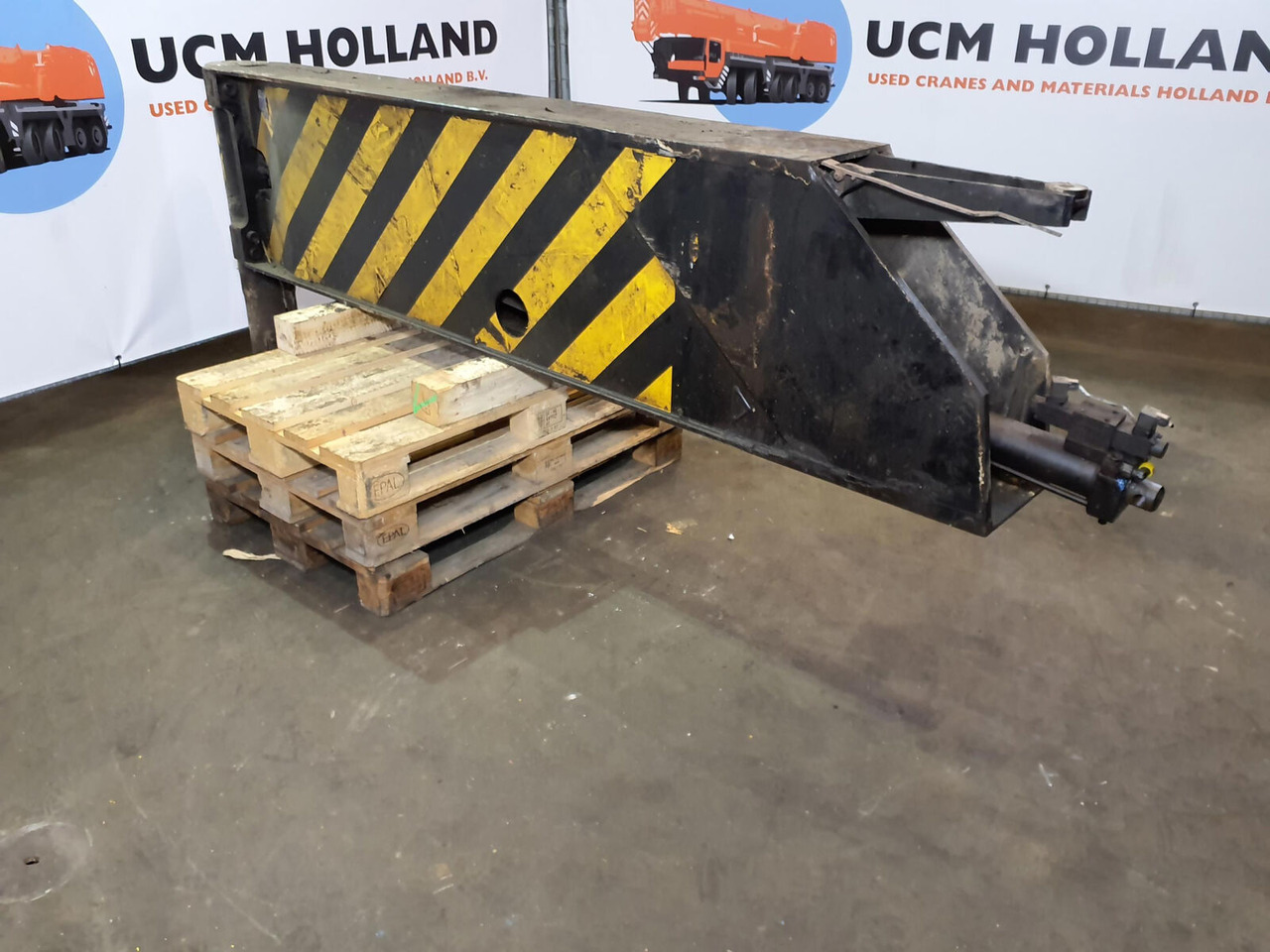 Terex AC 100 outrigger beam complete rear - Pezullimi për Autovinç: foto 3 Terex AC 100 outrigger beam complete rear - Pezullimi për Autovinç: foto 3