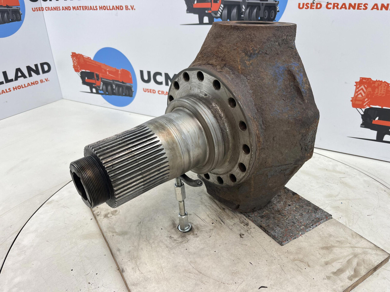 Terex AC 205 Steering knuckle 16 holes axle 4 - Krah moco për Autovinç: foto 1 Terex AC 205 Steering knuckle 16 holes axle 4 - Krah moco për Autovinç: foto 1