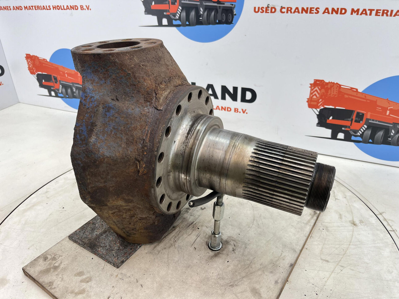 Terex AC 205 Steering knuckle 16 holes axle 4 - Krah moco për Autovinç: foto 3 Terex AC 205 Steering knuckle 16 holes axle 4 - Krah moco për Autovinç: foto 3