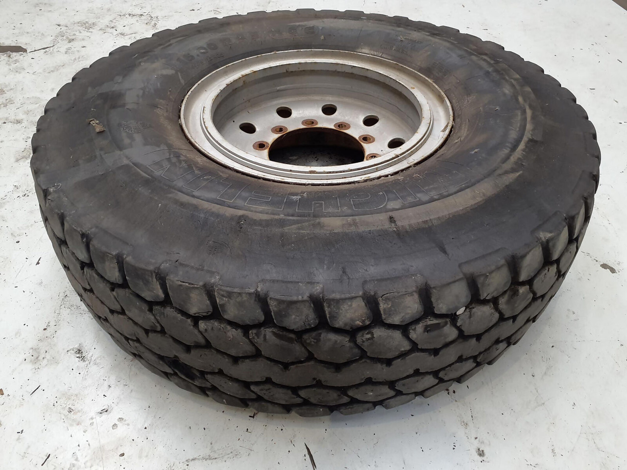 Terex Wheel 445/95R25 10 14.5 3p - Rrota për Vinç: foto 1 Terex Wheel 445/95R25 10 14.5 3p - Rrota për Vinç: foto 1