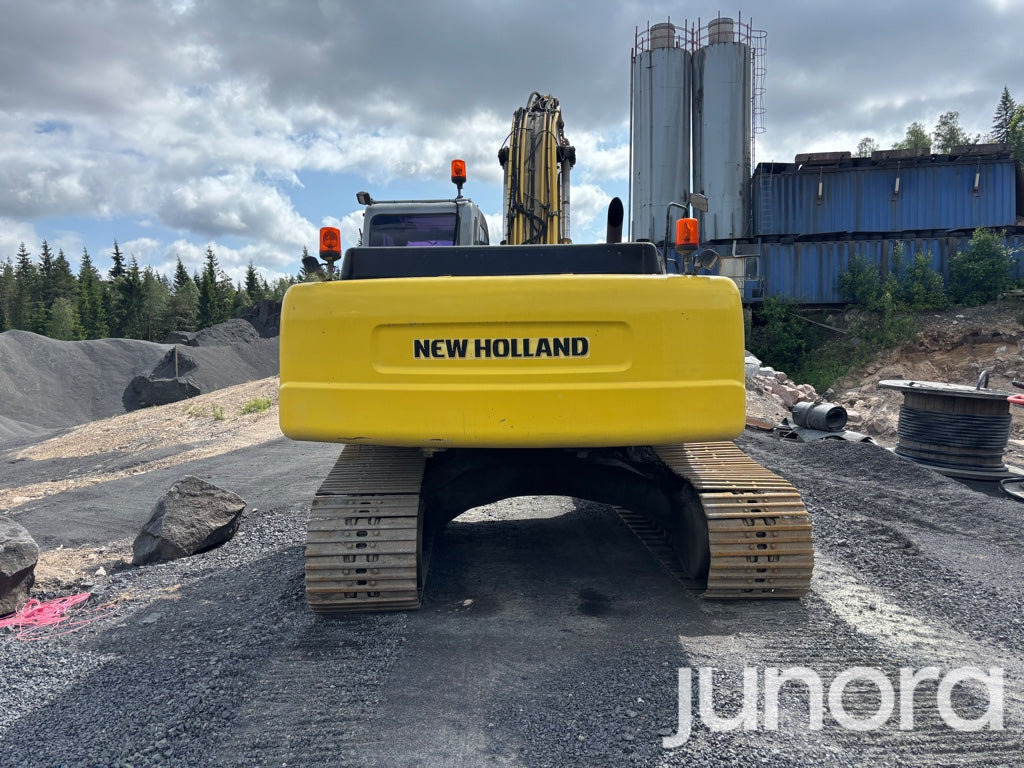 Bandgrävare New Holland E305 - Ekskavator me zinxhirë: foto 5 Bandgrävare New Holland E305 - Ekskavator me zinxhirë: foto 5