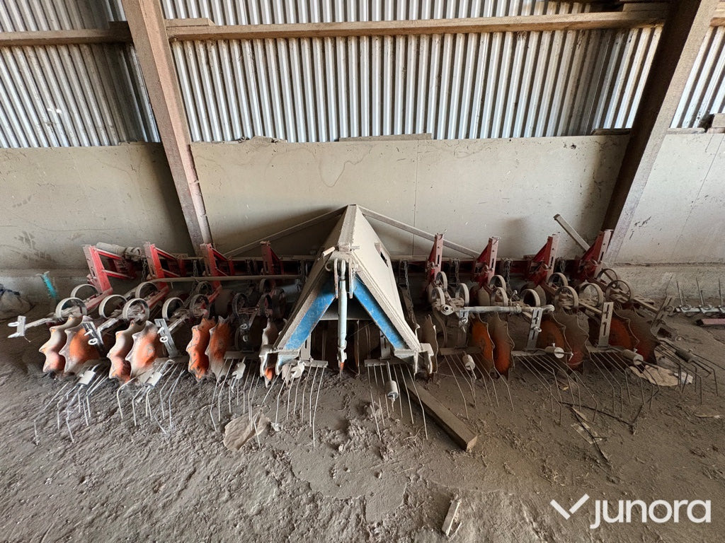 Fronthacka / Radhacka - Kverneland, 9radig - Lesë: foto 1 Fronthacka / Radhacka - Kverneland, 9radig - Lesë: foto 1