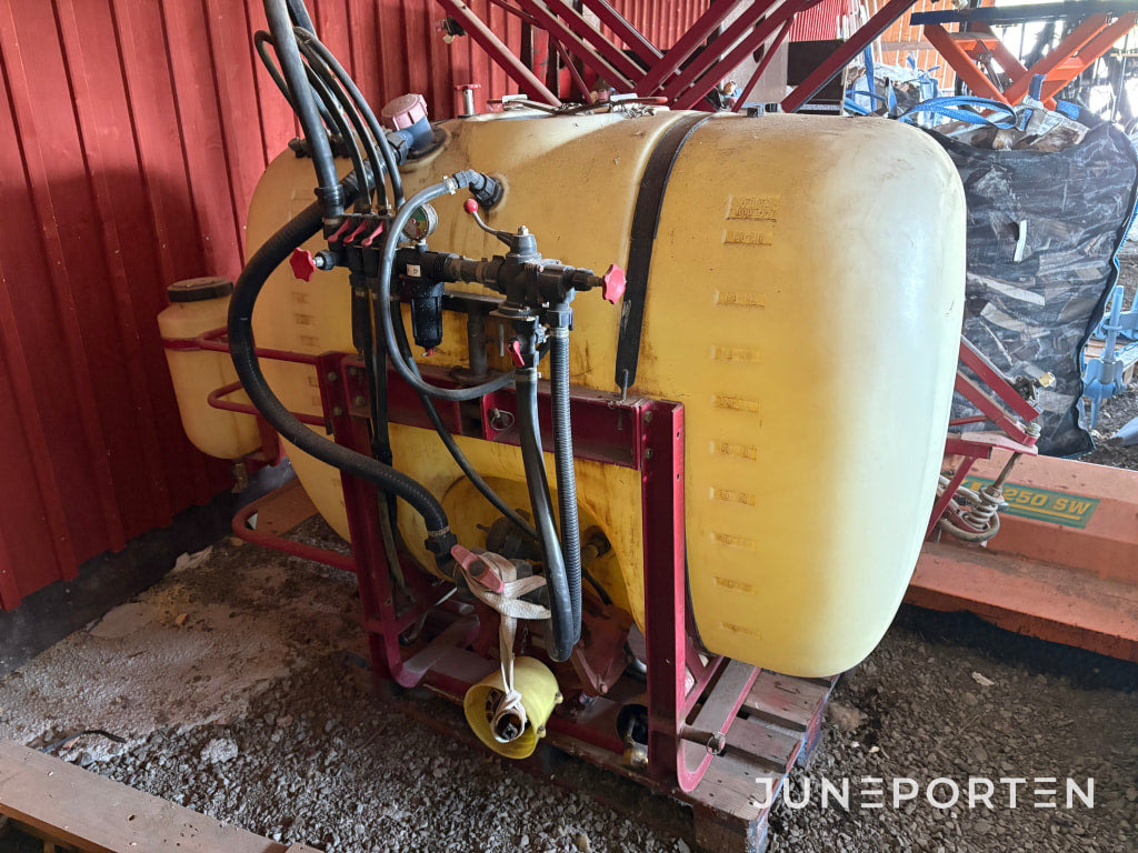 Hardi Växtskyddsspruta 1301 NK 800 - 12 SB - Spërkatës i montuar në traktor: foto 3 Hardi Växtskyddsspruta 1301 NK 800 - 12 SB - Spërkatës i montuar në traktor: foto 3
