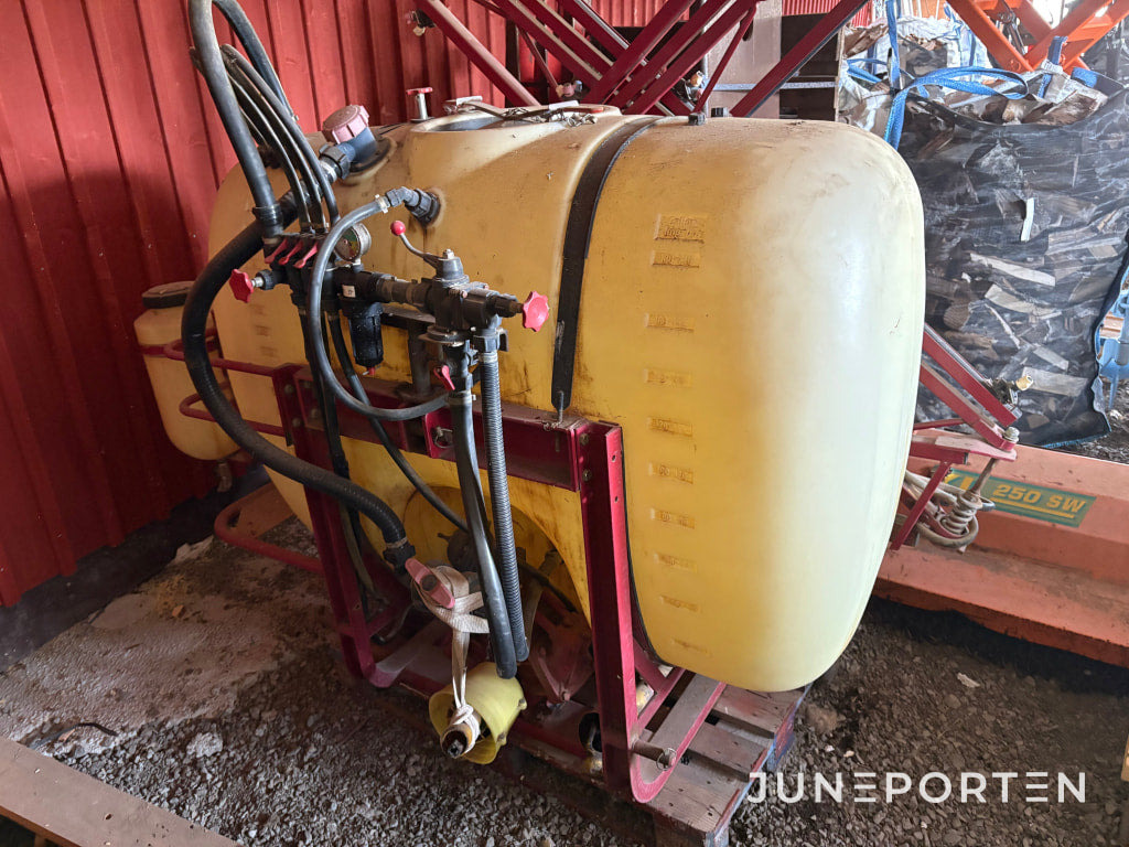 Hardi Växtskyddsspruta 1301 NK 800 - 12 SB - Spërkatës i montuar në traktor: foto 4 Hardi Växtskyddsspruta 1301 NK 800 - 12 SB - Spërkatës i montuar në traktor: foto 4