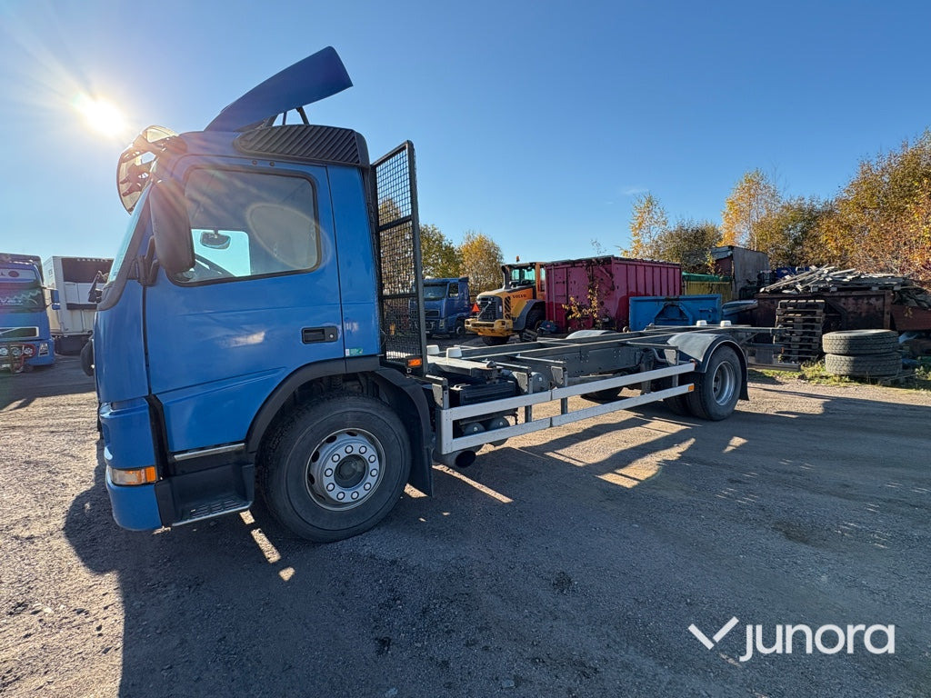 Lastbil - Volvo FM7 4*2 - Transportjer kontejnerësh/ Kamion me karroceri të çmontueshme: foto 1 Lastbil - Volvo FM7 4*2 - Transportjer kontejnerësh/ Kamion me karroceri të çmontueshme: foto 1