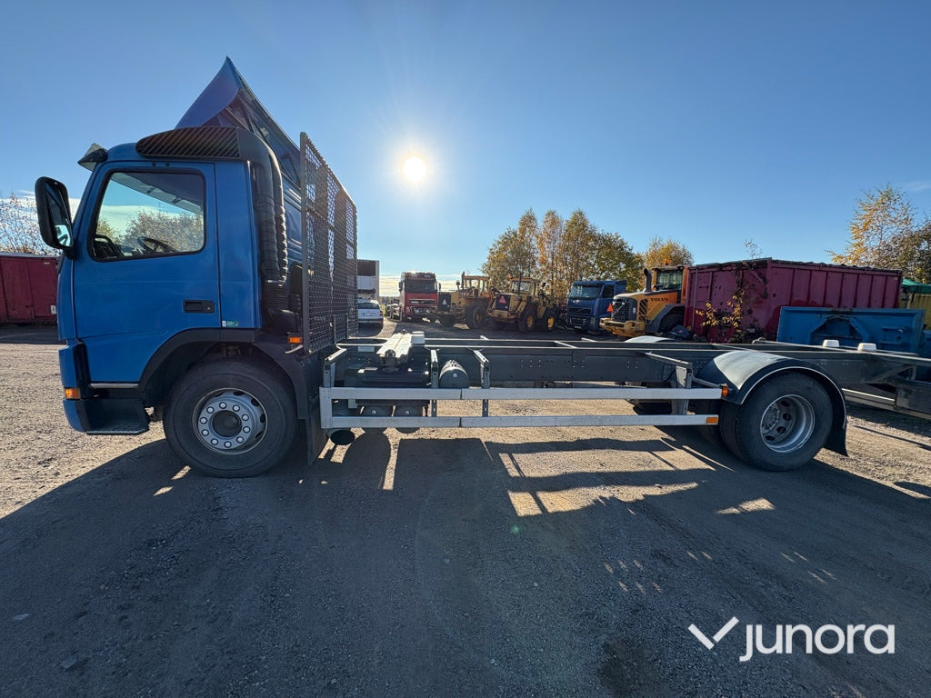 Lastbil - Volvo FM7 4*2 - Transportjer kontejnerësh/ Kamion me karroceri të çmontueshme: foto 3 Lastbil - Volvo FM7 4*2 - Transportjer kontejnerësh/ Kamion me karroceri të çmontueshme: foto 3