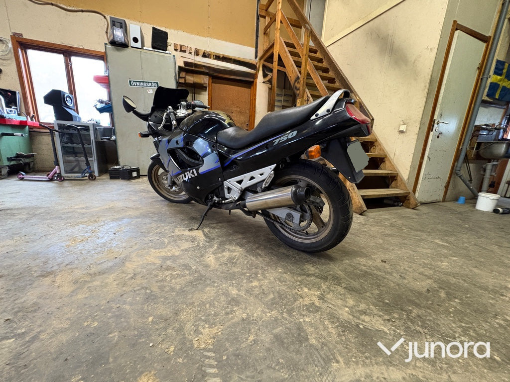 Motorcykel - Suzuki, GSX 750 F - Motoçikleta: foto 3 Motorcykel - Suzuki, GSX 750 F - Motoçikleta: foto 3