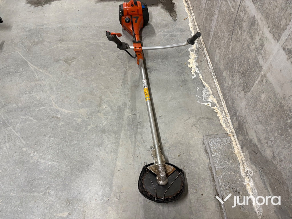 Röjsåg - Husqvarna, 545FX, 4st - Korrëse bari i kopshtit: foto 5 Röjsåg - Husqvarna, 545FX, 4st - Korrëse bari i kopshtit: foto 5