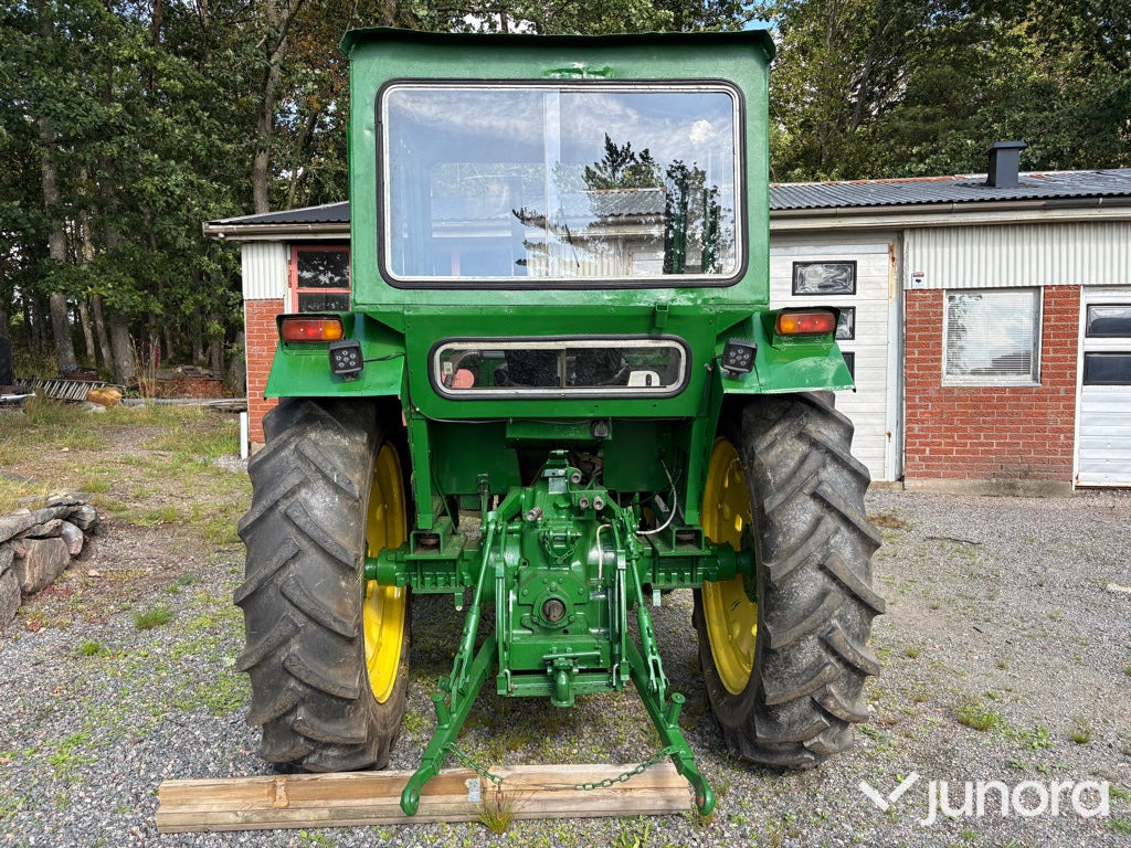 Traktor - John Deere 2130 - Traktor: foto 4 Traktor - John Deere 2130 - Traktor: foto 4