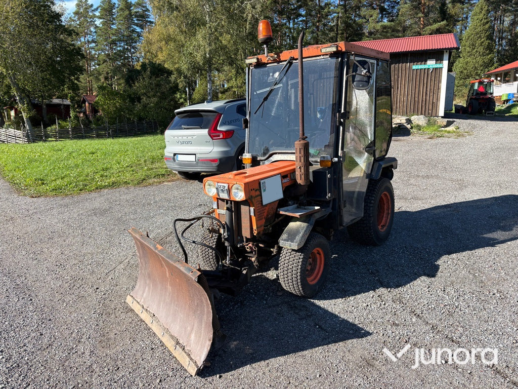 Traktor Kubota B 7100 HST 4WD - Traktor: foto 1 Traktor Kubota B 7100 HST 4WD - Traktor: foto 1