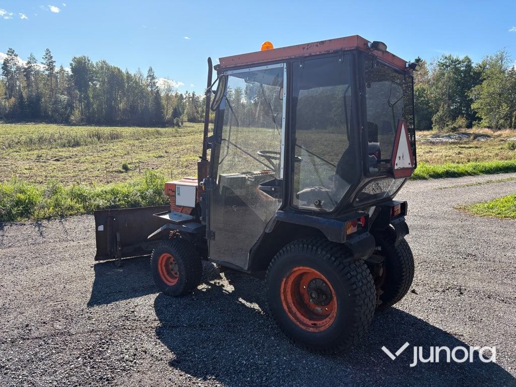Traktor Kubota B 7100 HST 4WD - Traktor: foto 3 Traktor Kubota B 7100 HST 4WD - Traktor: foto 3
