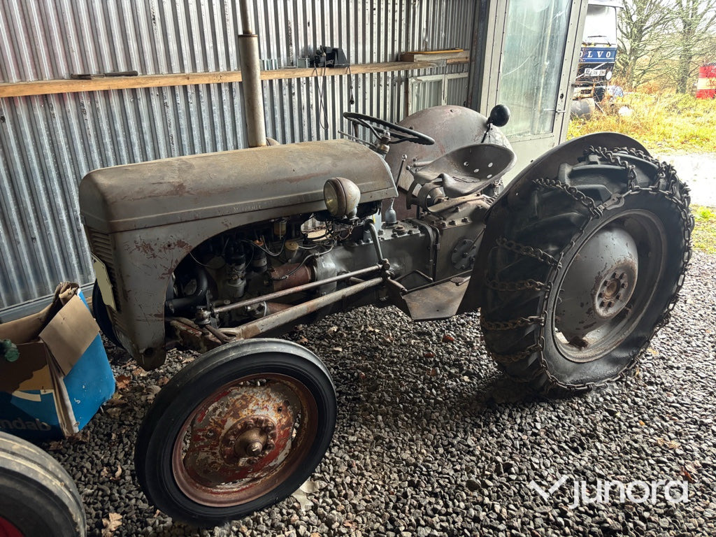 Traktor - Massey Ferguson TEA20 (Grålle) - Traktor: foto 1 Traktor - Massey Ferguson TEA20 (Grålle) - Traktor: foto 1