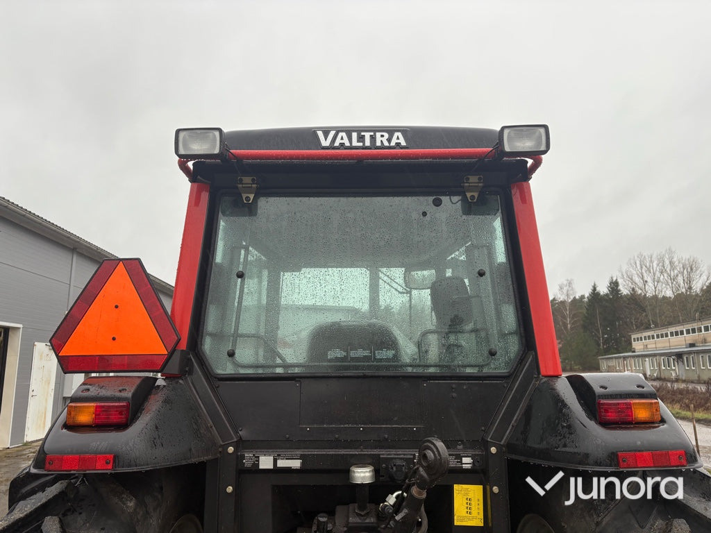 Traktor Traktor - Valtra A85-4 med frontlastare, 110 timmar: foto 17 Traktor Traktor - Valtra A85-4 med frontlastare, 110 timmar: foto 17