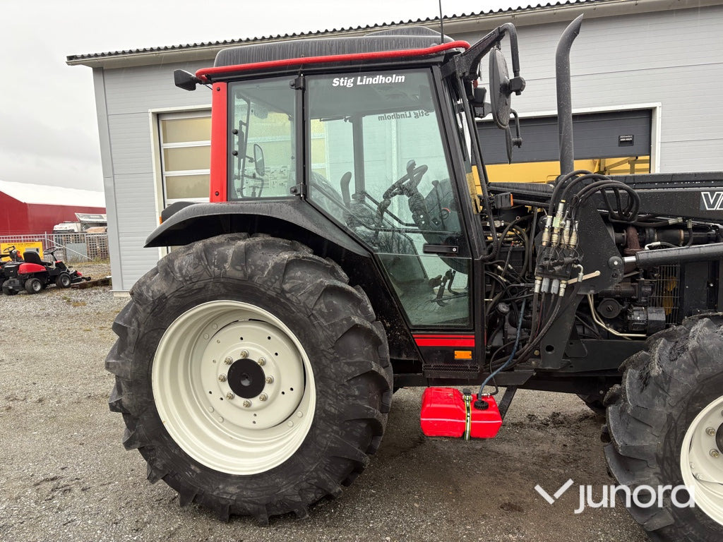 Traktor Traktor - Valtra A85-4 med frontlastare, 110 timmar: foto 6 Traktor Traktor - Valtra A85-4 med frontlastare, 110 timmar: foto 6