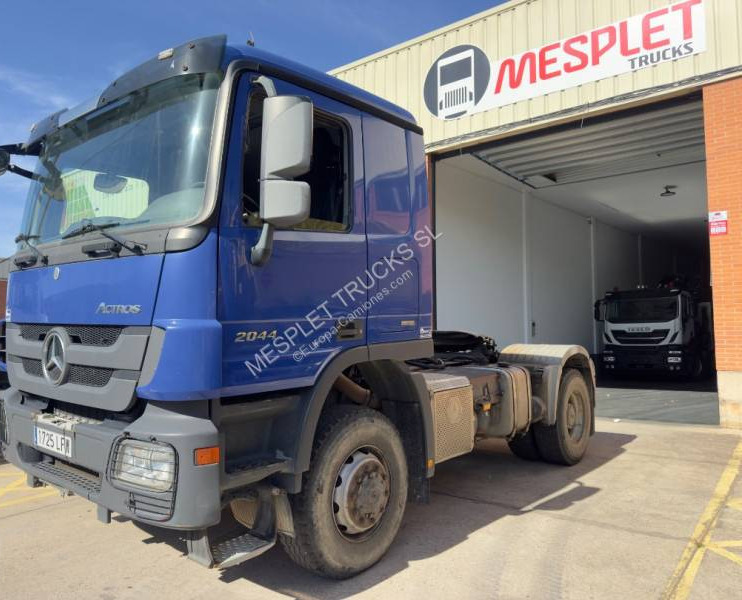 Mercedes Actros 2044 - Gjysmë-kamion: foto 1 Mercedes Actros 2044 - Gjysmë-kamion: foto 1