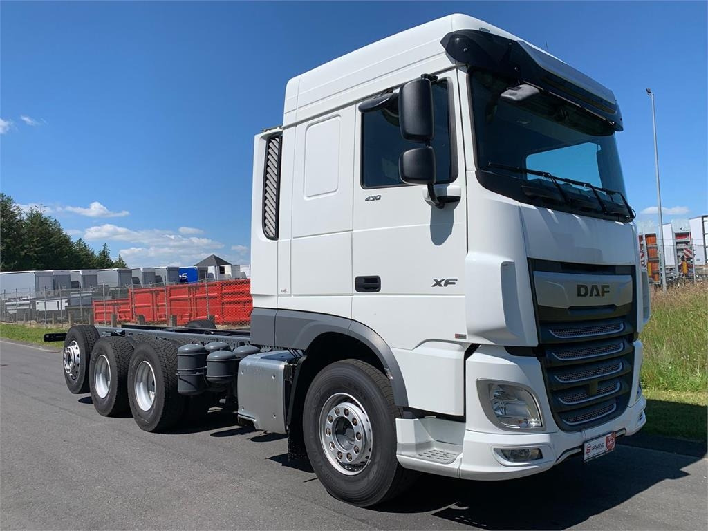 Fadromë ngarkuese DAF XF 430 FAW 8x4*4 Tridem: foto 1