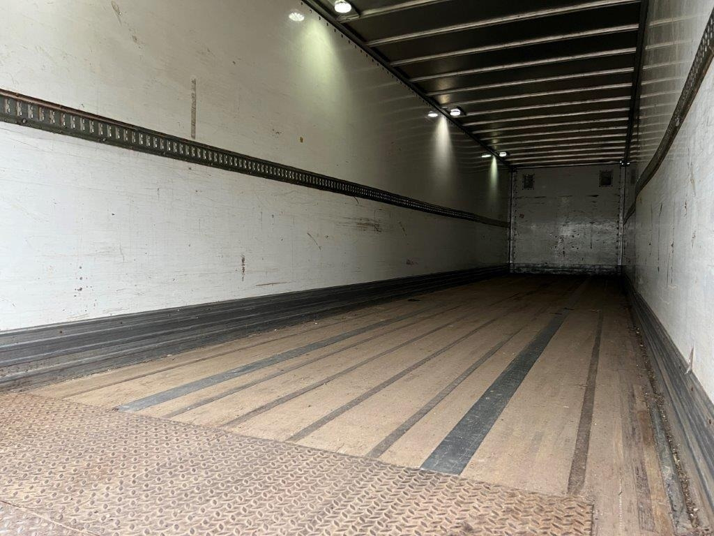 Fruehauf 13,6 mtr box - lodretstående lift - Gjysmë rimorkio me vagonetë të mbyllur: foto 2 Fruehauf 13,6 mtr box - lodretstående lift - Gjysmë rimorkio me vagonetë të mbyllur: foto 2